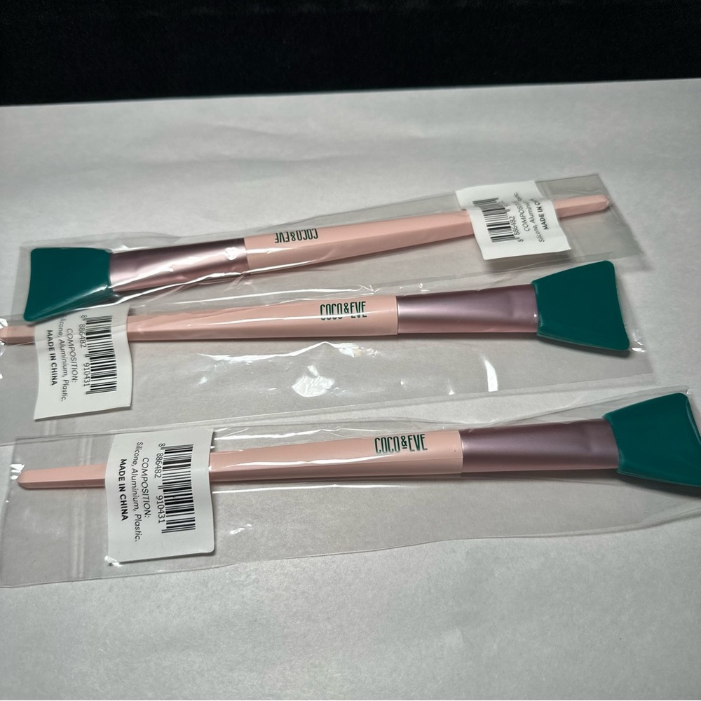 Coco & Eve Makeup Brush silicon applicator